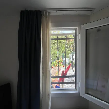 19 Hotel *